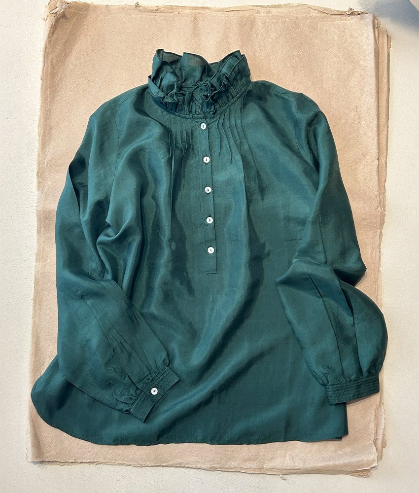 BLOUSE-EN-SOIE-VERT-BOUTEILLE-02